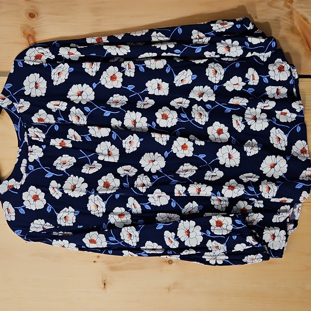 St. John's Bay 2X Navy Floral Blouse NWOT - Picture 2 of 6